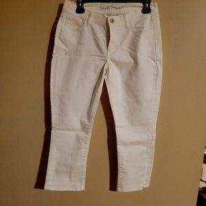 34.	Women’s Old Navy Sweetheart Capri’s White